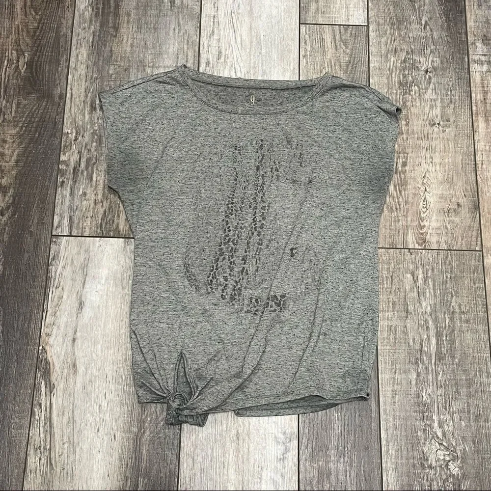 Juicy Couture Gray Short Sleeved Shirt With Metallic Leopard Design Size Medium